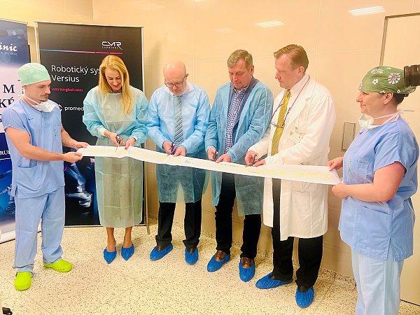 Brno má první chirurgický robotický systém Versius v České republice. Pacientům zmenší operační rány a urychlí zotavení